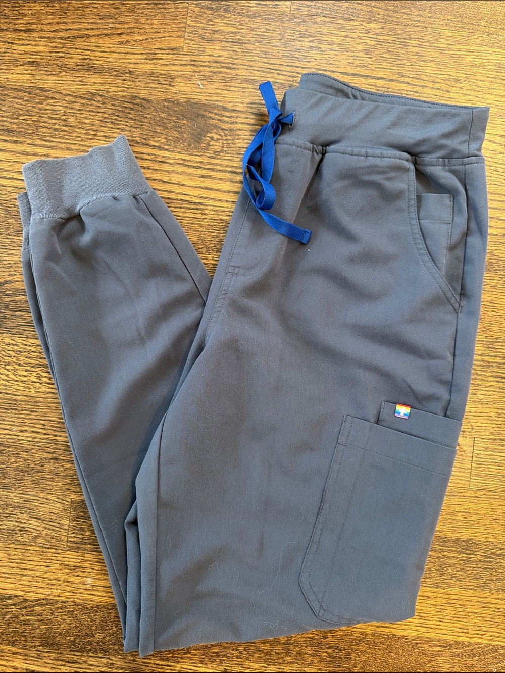 Figs Men's Charcoal Cargo Jogger Scrub Pants - M Tall -pride edition- 🌈